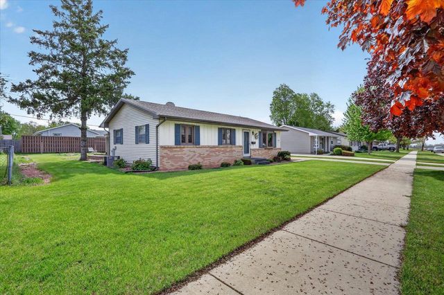 2215 S GRANT Avenue, Janesville, WI 53546