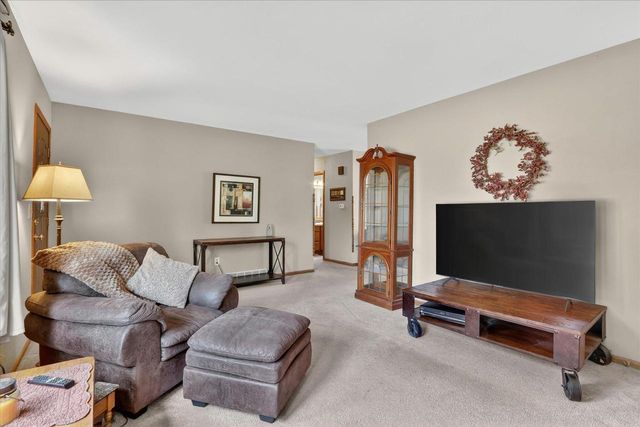 2215 S GRANT Avenue, Janesville, WI 53546