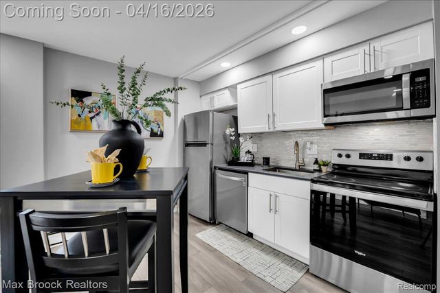 8200 E Jefferson Avenue 1901, Detroit, MI 48214