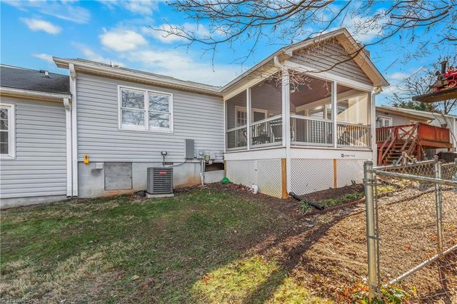 502 Westpark Circle, Winston-salem, NC 27103