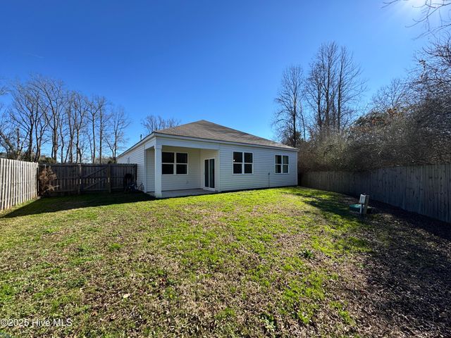 104 River Winding Road, Jacksonville, NC 28540