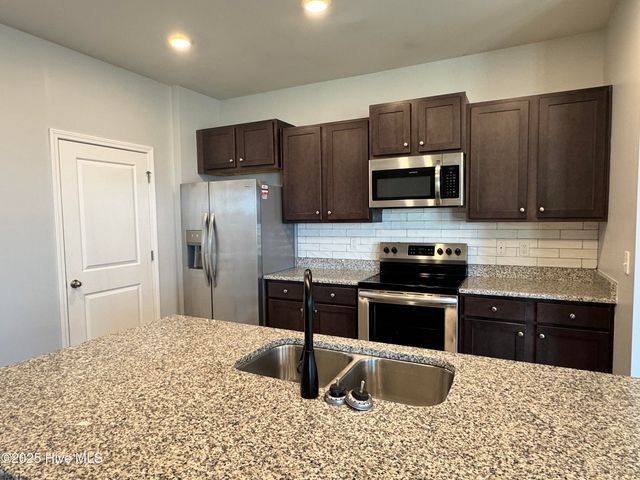 104 River Winding Road, Jacksonville, NC 28540