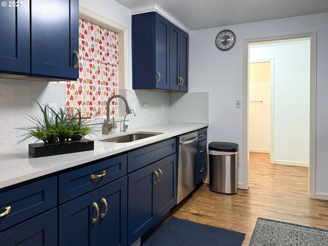 10017 Se HULT St, Portland, OR 97266