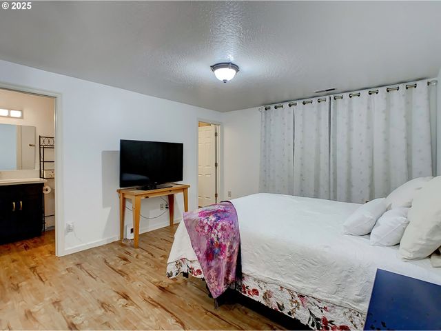 10017 Se HULT St, Portland, OR 97266