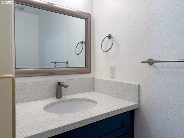 10017 Se HULT St, Portland, OR 97266