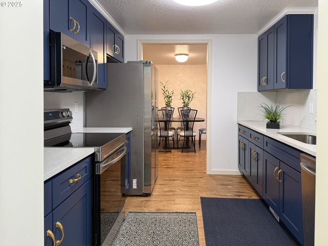 10017 Se HULT St, Portland, OR 97266