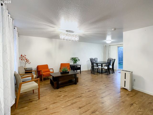 10017 Se HULT St, Portland, OR 97266