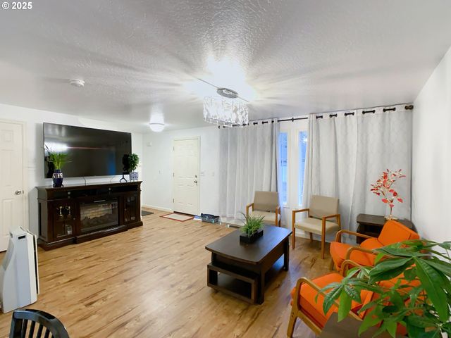 10017 Se HULT St, Portland, OR 97266