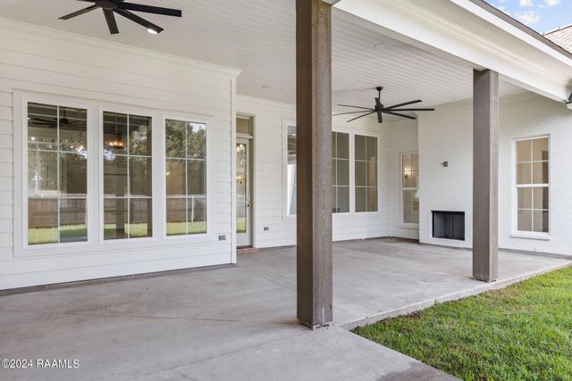 303 Ivy Cottage Drive, Youngsville, LA 70592