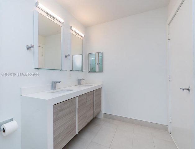 31 SE 5th St 3914, Miami, FL 33131