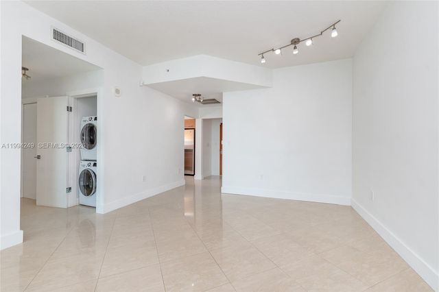 31 SE 5th St 3914, Miami, FL 33131