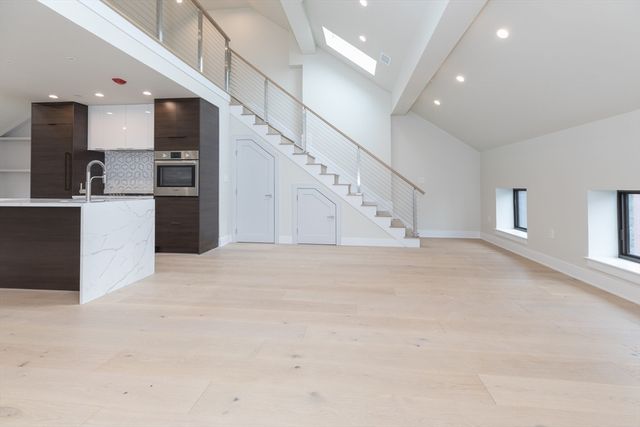 577 Massachusetts Ave PH, Boston, MA 02118