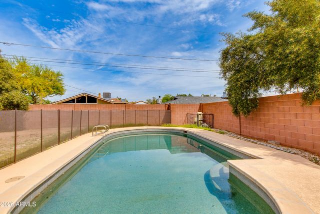 1524 W OCOTILLO Road, Phoenix, AZ 85015