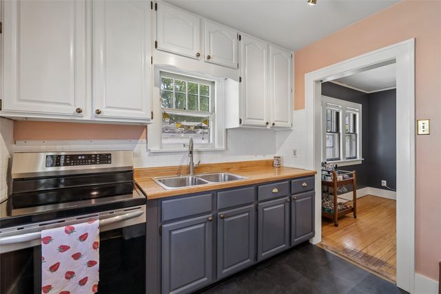 1733 Northwest Drive, Des Moines, IA 50310