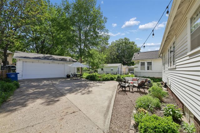 1733 Northwest Drive, Des Moines, IA 50310