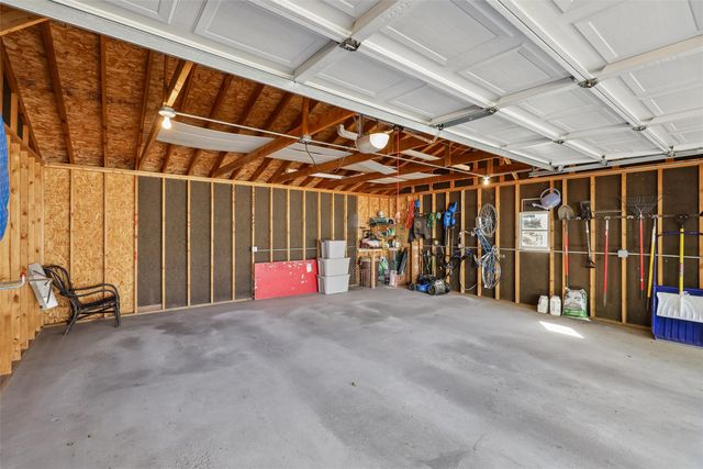 1733 Northwest Drive, Des Moines, IA 50310