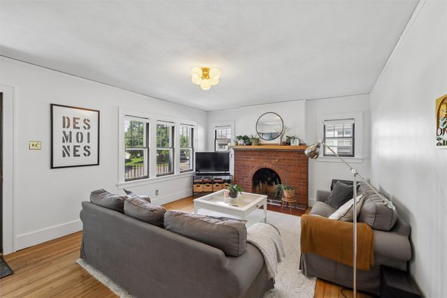 1733 Northwest Drive, Des Moines, IA 50310