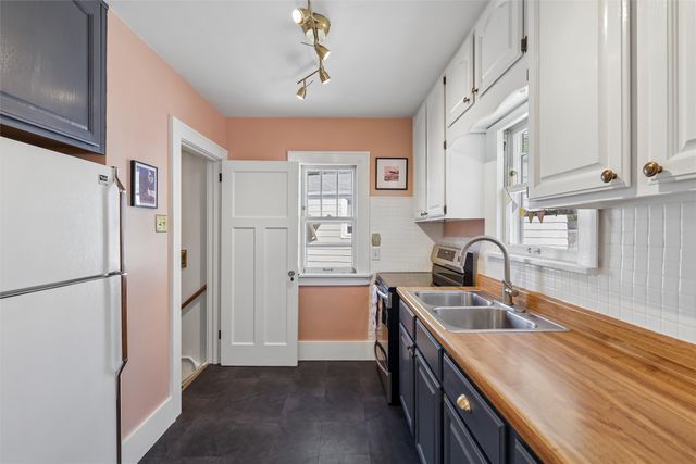 1733 Northwest Drive, Des Moines, IA 50310