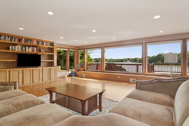 24013 N Forest Drive, Lake Zurich, IL 60047