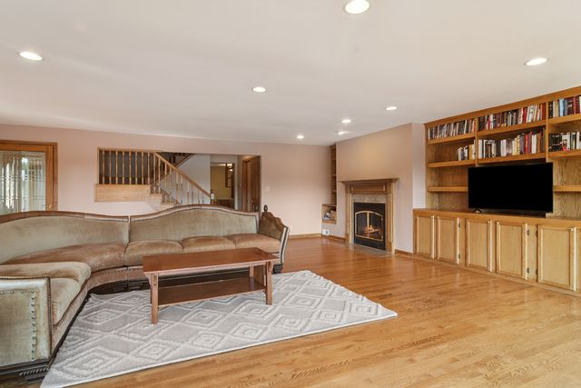 24013 N Forest Drive, Lake Zurich, IL 60047