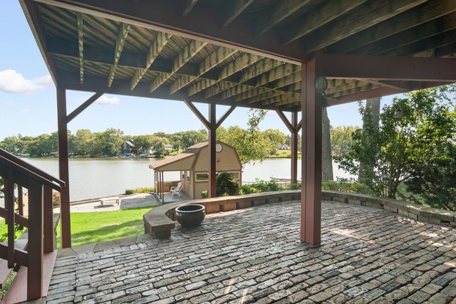 24013 N Forest Drive, Lake Zurich, IL 60047