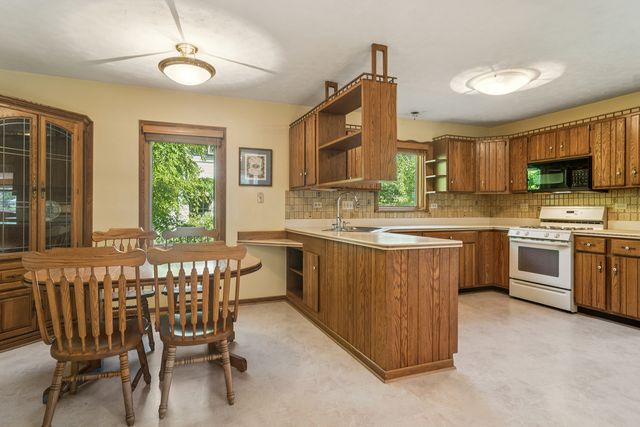 24013 N Forest Drive, Lake Zurich, IL 60047