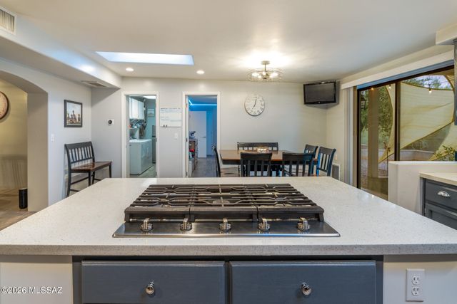 7049 N Magic Lane, Tucson, AZ 85704