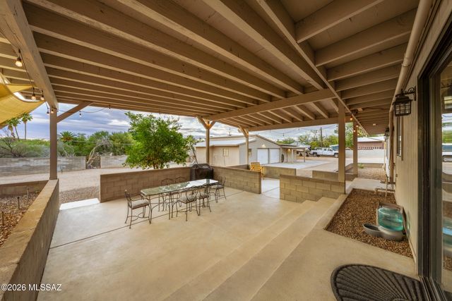 7049 N Magic Lane, Tucson, AZ 85704