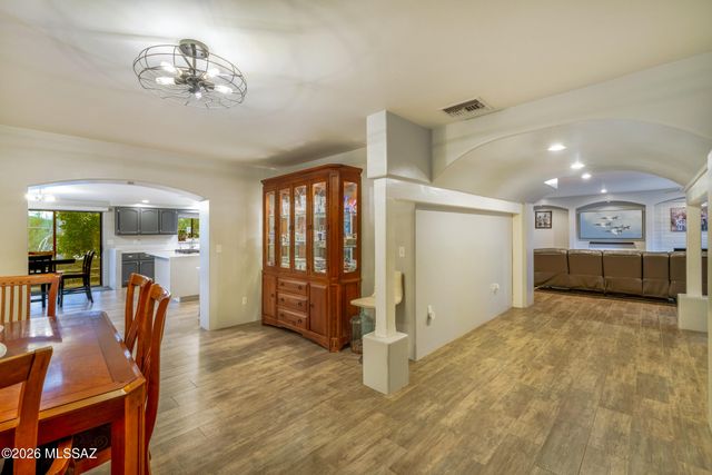 7049 N Magic Lane, Tucson, AZ 85704
