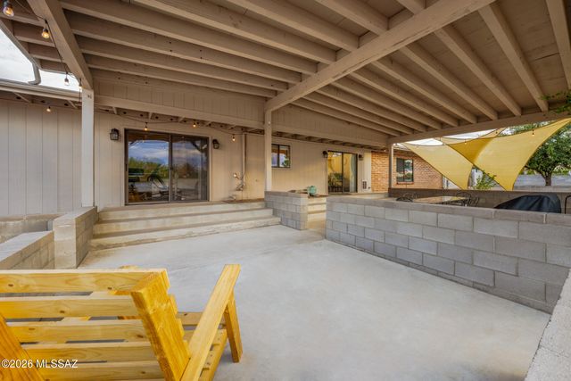 7049 N Magic Lane, Tucson, AZ 85704