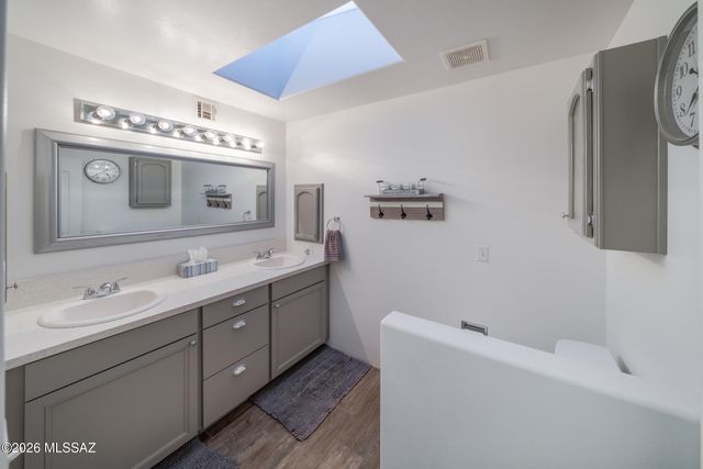 7049 N Magic Lane, Tucson, AZ 85704
