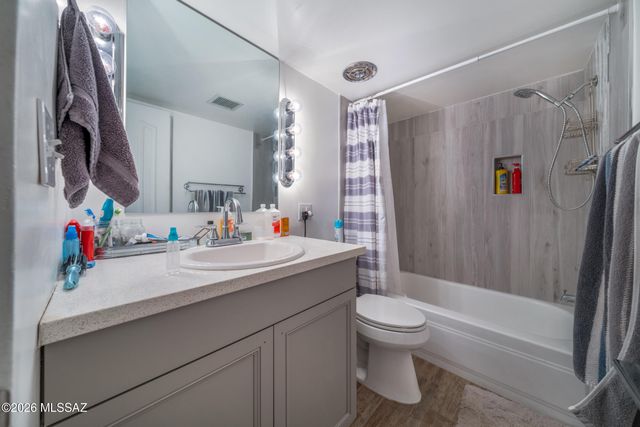 7049 N Magic Lane, Tucson, AZ 85704
