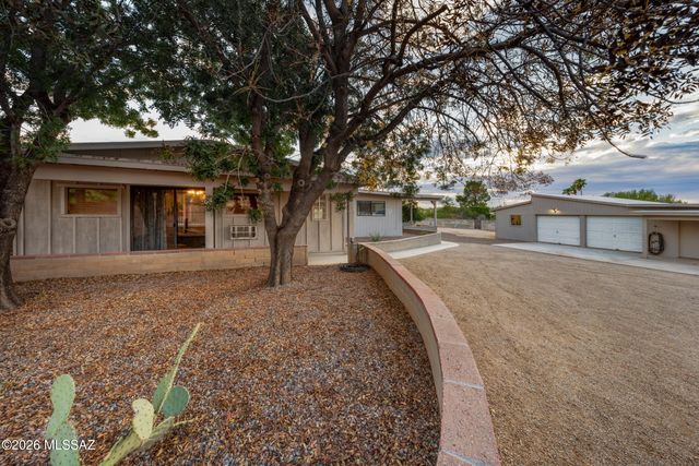 7049 N Magic Lane, Tucson, AZ 85704