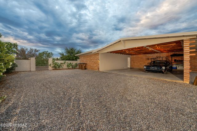 7049 N Magic Lane, Tucson, AZ 85704