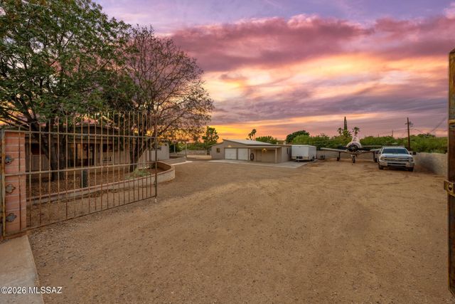 7049 N Magic Lane, Tucson, AZ 85704