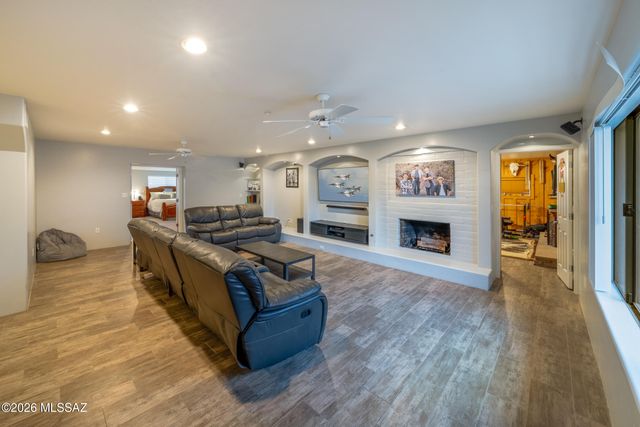 7049 N Magic Lane, Tucson, AZ 85704