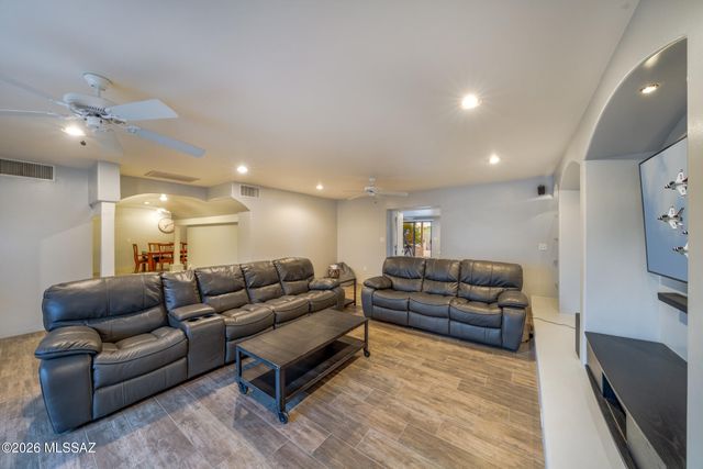 7049 N Magic Lane, Tucson, AZ 85704