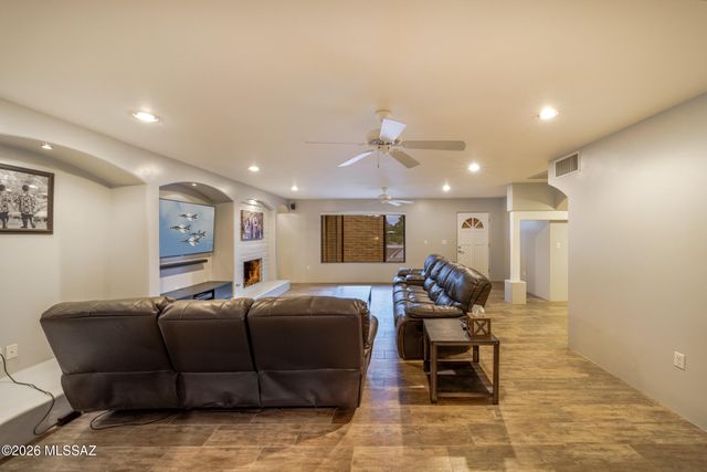 7049 N Magic Lane, Tucson, AZ 85704