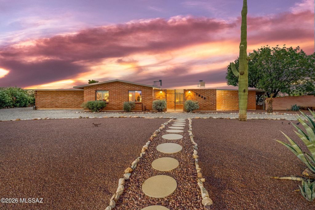 7049 N Magic Lane, Tucson, AZ 85704