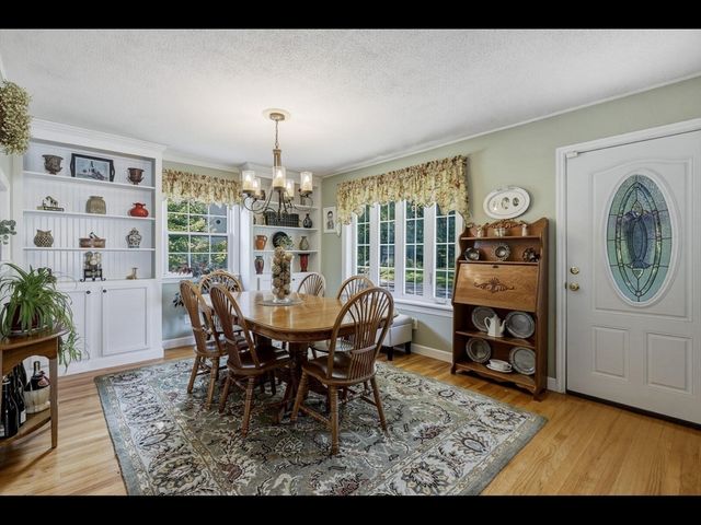 36 Helen Cir, East Longmeadow, MA 01028