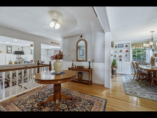 36 Helen Cir, East Longmeadow, MA 01028