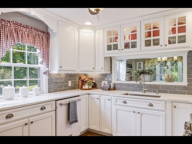 36 Helen Cir, East Longmeadow, MA 01028
