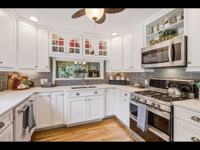 36 Helen Cir, East Longmeadow, MA 01028