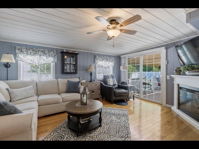 36 Helen Cir, East Longmeadow, MA 01028