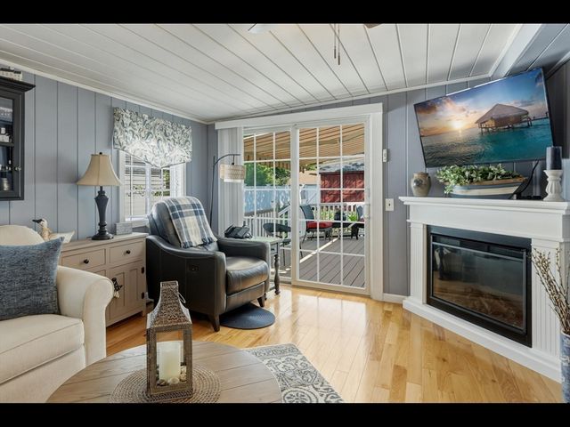 36 Helen Cir, East Longmeadow, MA 01028