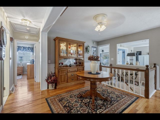 36 Helen Cir, East Longmeadow, MA 01028