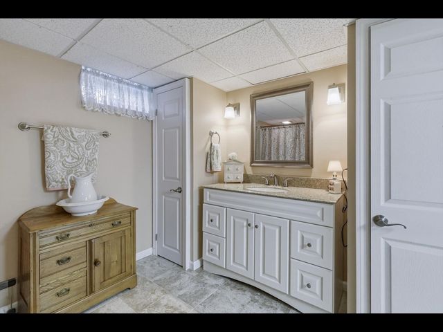 36 Helen Cir, East Longmeadow, MA 01028