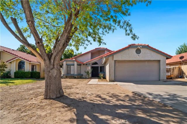 1558 Crestview Court, Lancaster, CA 93535