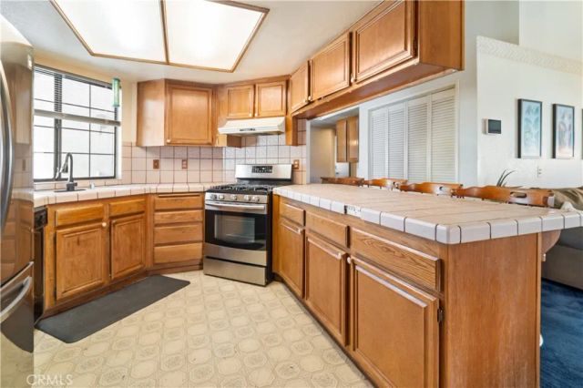 1558 Crestview Court, Lancaster, CA 93535