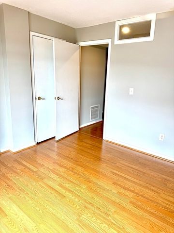 1 Seal Harbor Rd 215, Winthrop, MA 02152